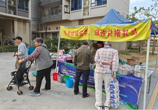 新造镇开展以“参与垃圾分类,共同呵护绿色家园”为主题的宣传活动