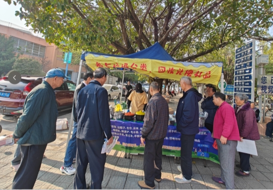 新造镇开展以“参与垃圾分类,共同呵护绿色家园”为主题的宣传活动