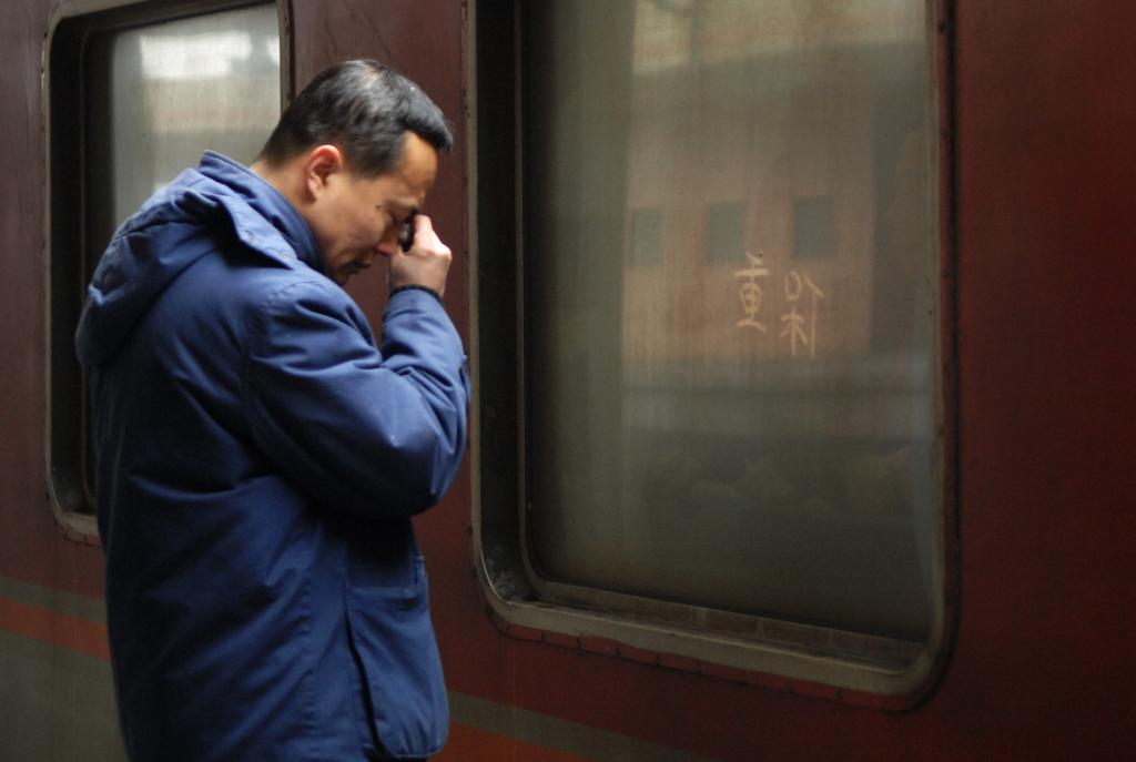 我在现场·光影流年丨春运之路：一声保重 一心团圆