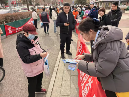 315，金融知识在广场上“升温”