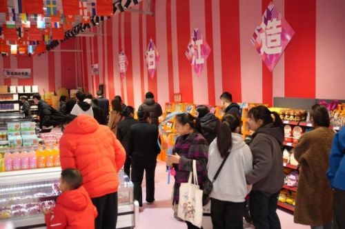 亚蓉欧国家馆快闪店在青白江凤凰新天地商业广场盛大开业