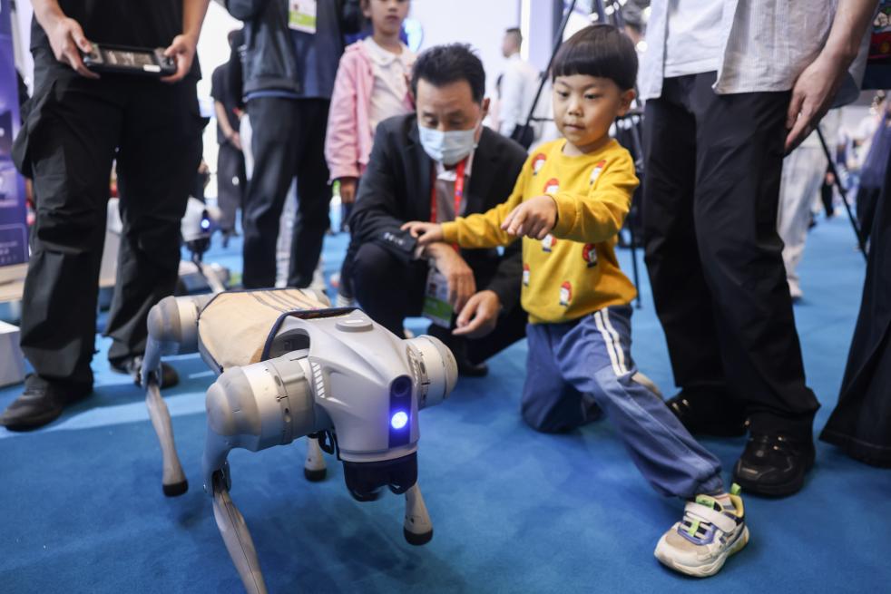 购在中国|“赛博消费”你想试试吗? 购在中国|“赛博消费”你想试试吗?
