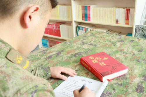 世界读书日丨书香砺剑，悦读强军