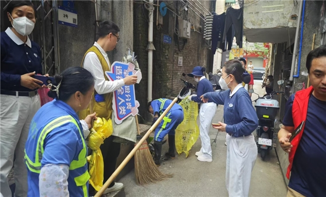 海珠区海幢街道永龙社区开展爱国卫生大行动暨垃圾分类宣传活动